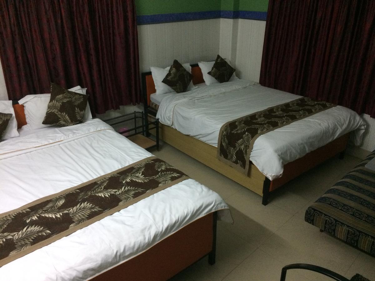 Oyo 16064 Tirupati Lodge Shiliguri Exterior foto